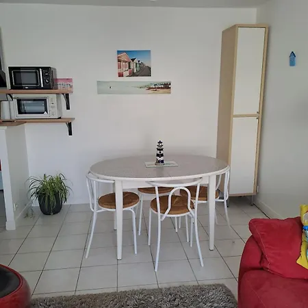 Apartment 50 M De La *